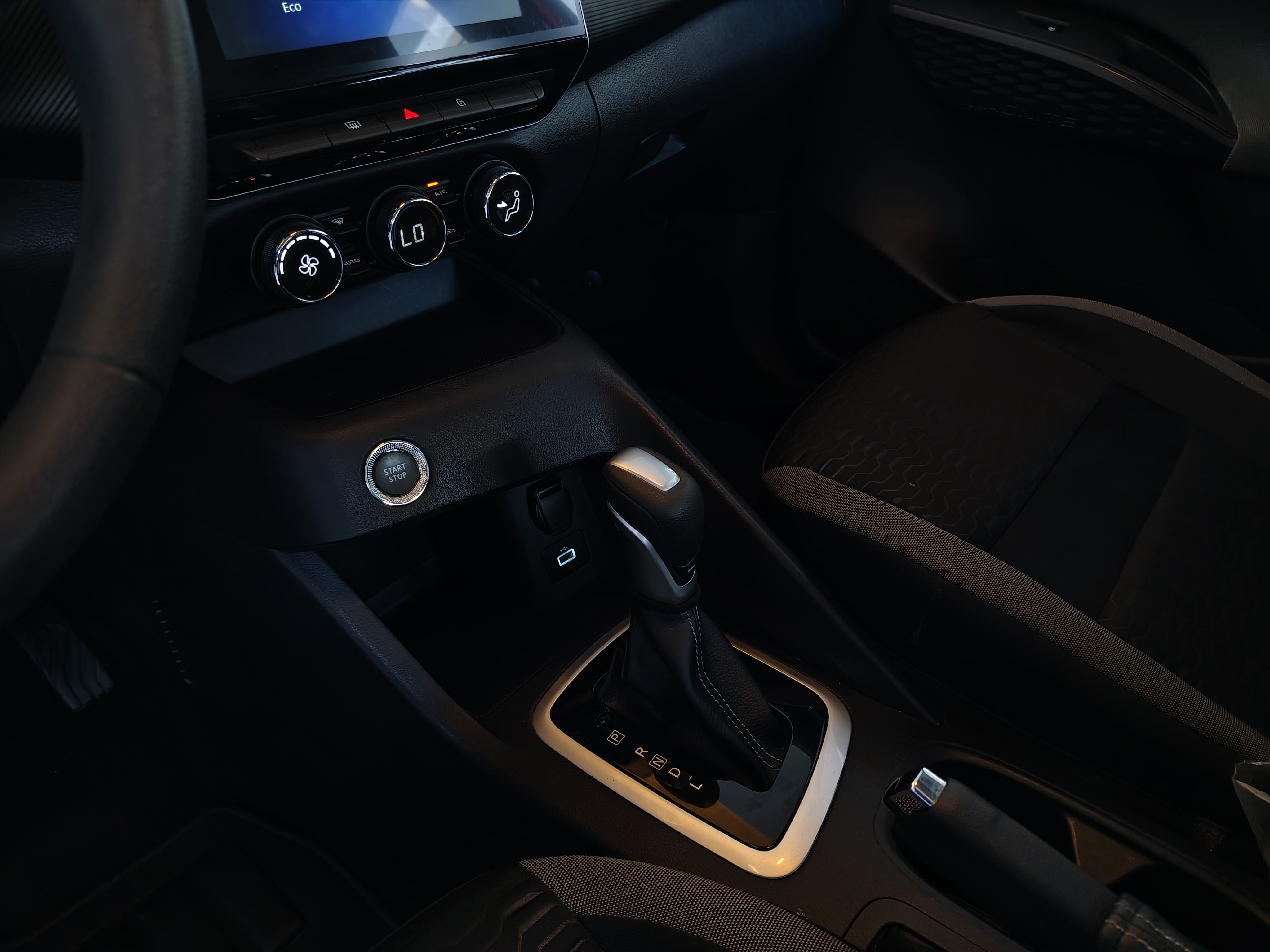 2025 Nissan MAGNITE ADVANCE CVT