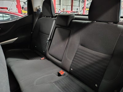 2023 Nissan NP300 FRONTIER 4 PTS LE L4 25L TA AAC VE ESTRIBOS RA-17