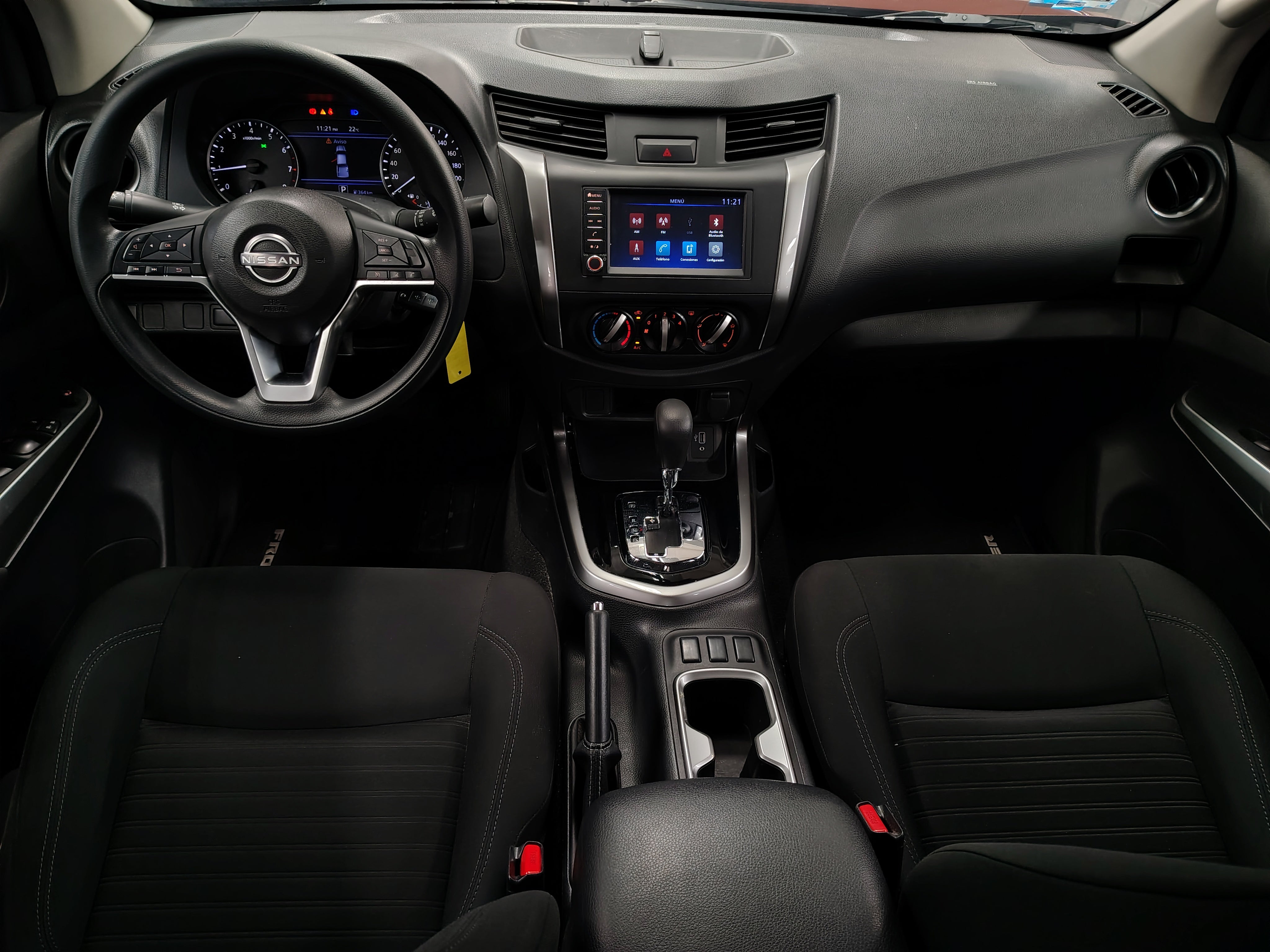 2023 Nissan NP300 FRONTIER 4 PTS LE L4 25L TA AAC VE ESTRIBOS RA-17